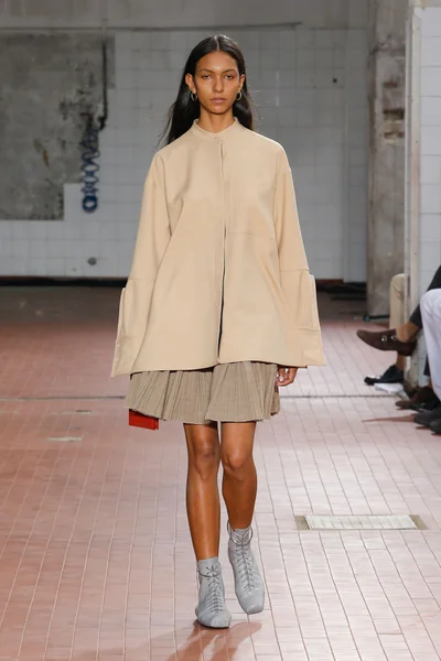 Look 18